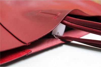 奢華與實用并存 威尼斯靈感邂逅東京風(fēng)尚，樂天海外銷售精選意大利皮革A4手提肩包